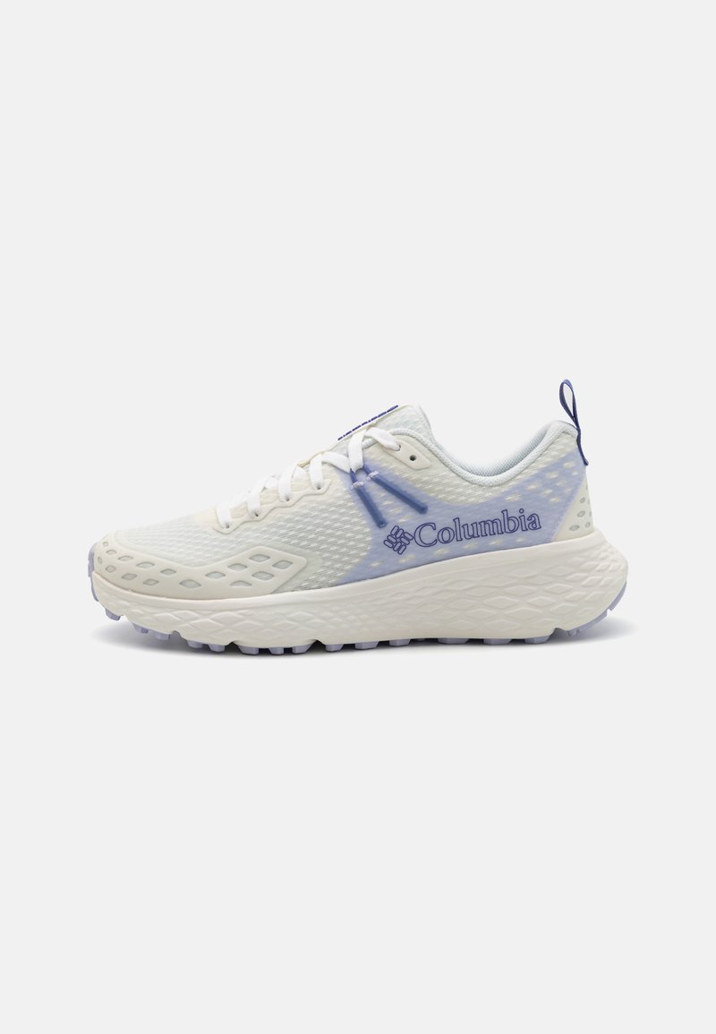 Sapatilhas de corrida leves da Columbia em branco com detalhes em lavanda. Apresenta parte superior em malha respirável, sola texturizada e detalhe do logo na lateral.