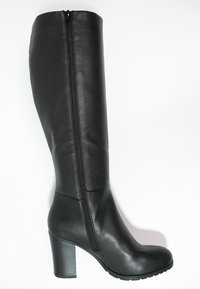 Botte mi-haute en cuir noir avec un bout arrondi, une fermeture éclair à l'arrière et un talon effilé. Texture lisse avec un minimum de détails.