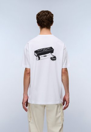 White short-sleeve t-shirt features a graphic design on the back, depicting a black and white spray can with "NAPAPIJRI" text and star accents.