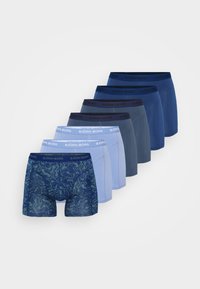 Set aus sieben Paar Herrenboxershorts in verschiedenen Blautönen, darunter ein Paar mit einem grünen abstrakten Muster. Der elastische Bund trägt das Logo "BJÖRN BORG".