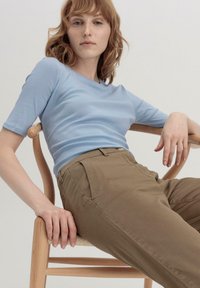 hessnatur REGULAR - Chino - camel