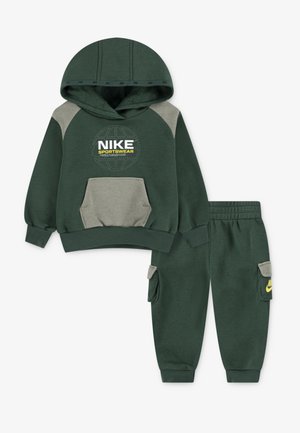 UTILITY SET - Dressikomplekt - fir