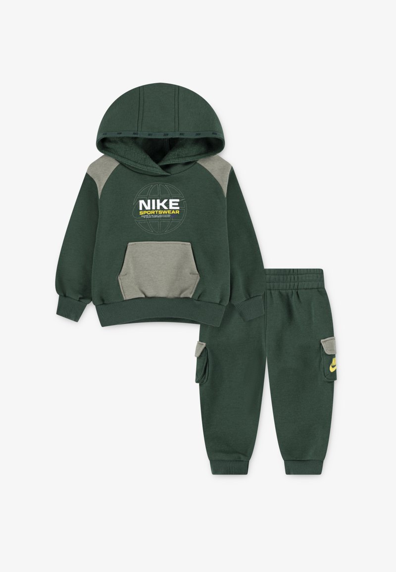 Nike Sportswear UTILITY SET - Treniņtērps - fir
