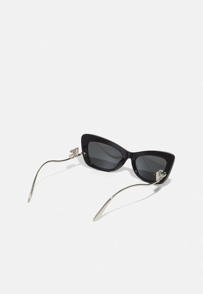 Mustad mustakui sunglasses, millel on toonitud läätsed, õhukesed hõbedased raamid ja dekoratiivsed seadmed tempel. Sile, matt viimistlus.