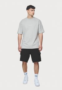 Pegador COLNE LOGO TEE - Triko s potiskem - washed pearl grey