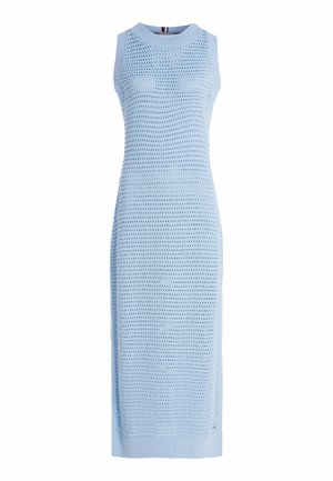 Ärmelloses, hellblaues, gestricktes Midikleid mit Rundhalsausschnitt und strukturiertem, offenem Strickmuster, taillierte Silhouette.