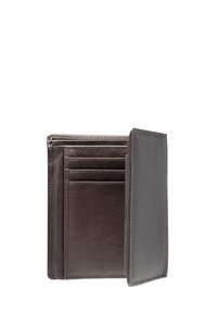 Braune Leder-Geldbörse mit schlankem Design, ausgestattet mit mehreren Kartenfächern und einer strukturierten Oberfläche. Geöffnete Ansicht zur Präsentation der Innenfächer.