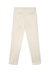 Hellcremefarbene Hose mit geradem Bein, Gürtelschlaufen und zwei Leistentaschen auf der Rückseite, von hinten vor weißem Hintergrund gezeigt.