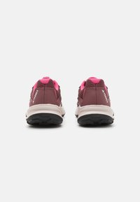 Adidas Terrex TRACEFINDER TRAIL RUNNING SHOES - Løpesko for mark - quiet crimson/putty mauve/pink fusion