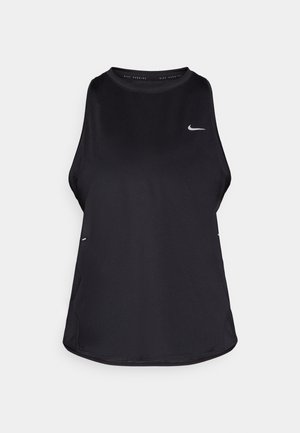 Camiseta de running sin mangas en color negro, fabricada con material ligero y con cuello redondo; cuenta con un logo sutil y aberturas laterales para mayor transpirabilidad.