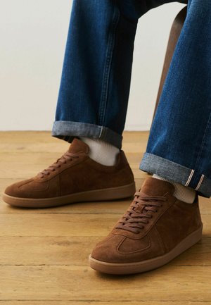 Next, REGULAR FIT - CASUAL TRAINERS - Sneaker low - rust brown