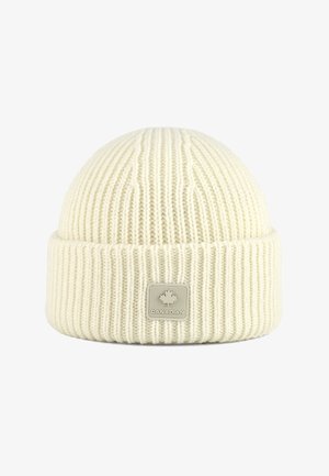 Robocza czapka dzianinowa w kremowym kolorze z prążkowanym wzorem i podwiniętym mankietem. Posiada prostokątną, srebrną metkę z wytłoczonym liściem klonu.