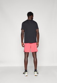 Nike Performance CHALLENGER SHORT - Short de sport - aster pink/dark pony/black/reflective silver