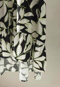 Evans LEAF PRINT DIPPED HEM MIDI  - Paitamekko - black