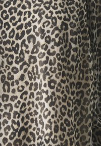 Thumbnail Image 6