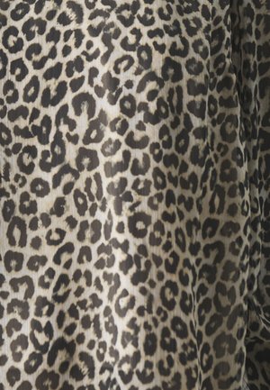 Leopardenmusterstoff mit schwarzen Flecken auf einem beigen Hintergrund. Die Textur wirkt glatt und leicht durchsichtig mit feinen, vertikalen Linien.