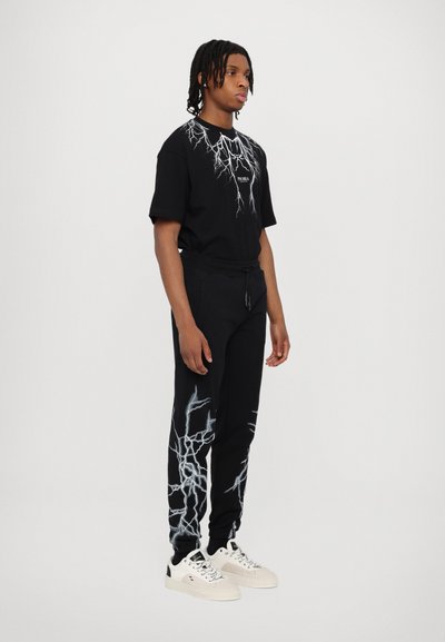 PHOBIA ARCHIVE PANTS WITH LATERAL WHITE LIGHTNING PRINT AND EMBROIDERY GOTIC LOGO - Donji dijelovi trenirke - black/white