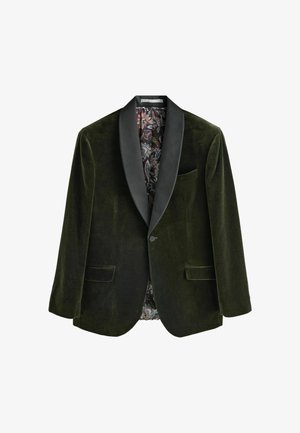 Tamnozeleni baršunasti sako s crnim satenastim reverima, zatvaranje na jedan gumb i dva prednja džepa. Unutrašnjost ima uzorčanu podstavu.