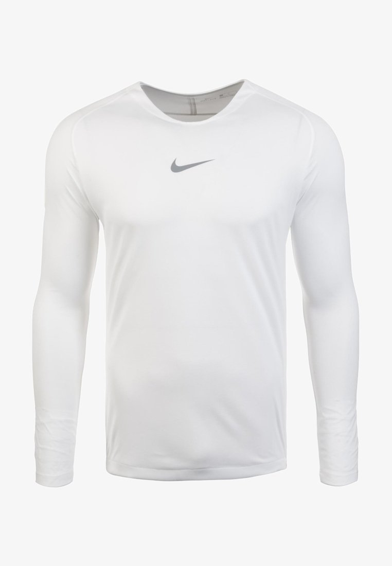 Wit sportshirt met lange mouwen en ronde hals. Bevat een grijze Nike swoosh-logo op de borst. Glad, rekbaar materiaal.