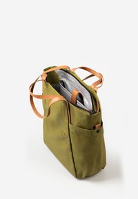 Olivgrüne Tragetasche mit hellbraunen Ledergriffen, ausgestattet mit einem grau gefütterten Innenraum und mehreren Organisationsfächern. Einfaches, funktionales Design.