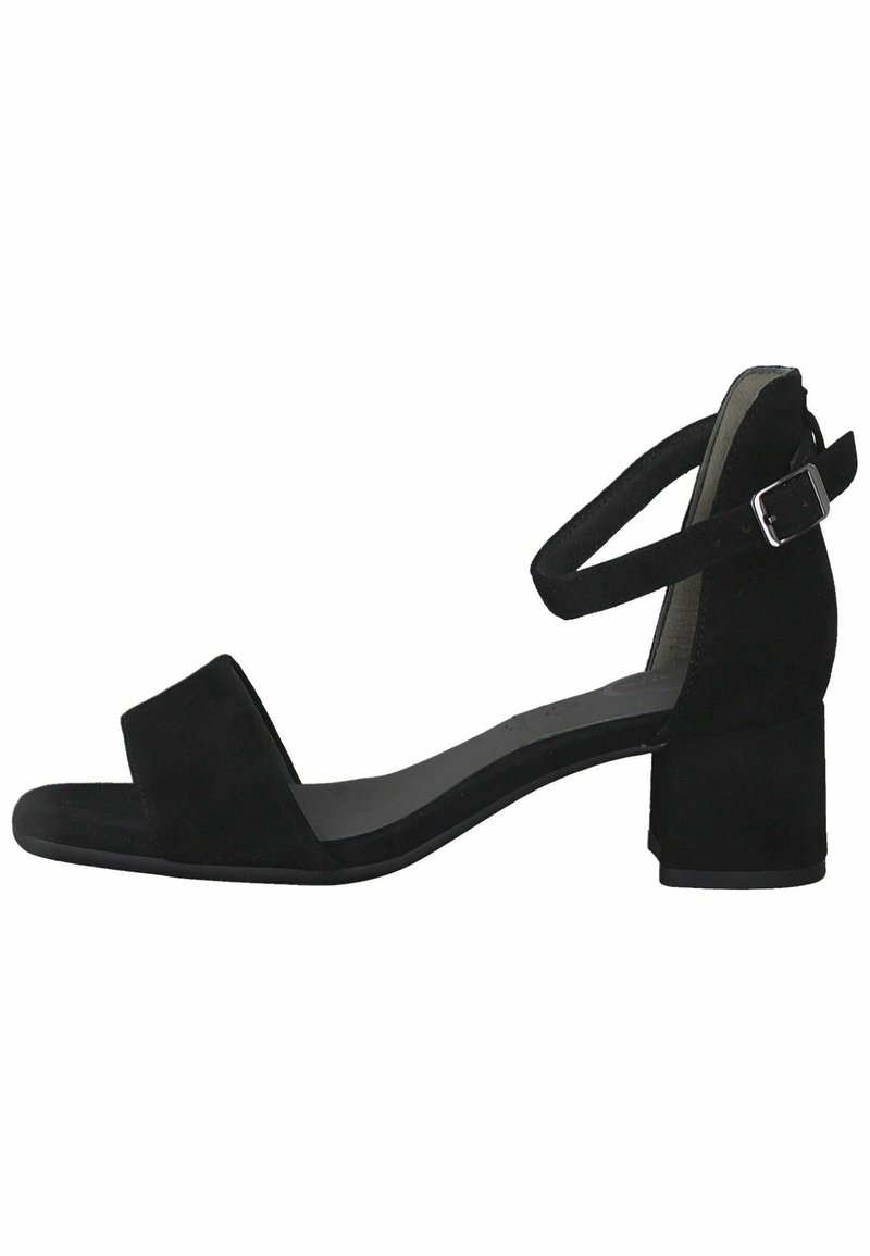 Sandale noire à bout ouvert avec bride à la cheville, talon bloc et fermeture à boucle sur fond blanc.