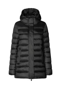 Zwarte geïsoleerde pufferjack met een capuchon, voorzien van een gequilt design, twee zijzakken en een gladde, glanzende textuur.