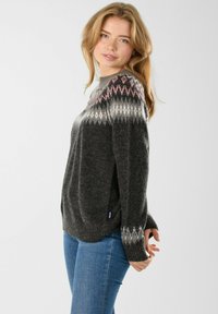 Gray knitted sweater with a round neck, featuring a geometric pattern in pink and white on the shoulders and upper sleeves.