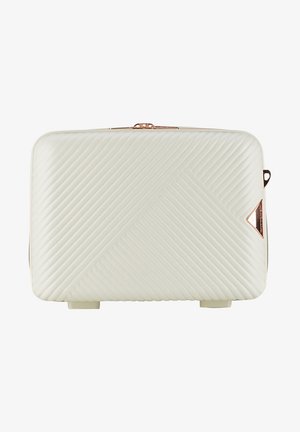 Funda de portátil blanca acolchada con líneas diagonales, acentos en oro rosa y cierre de cremallera. Presenta una forma rectangular y una superficie texturizada.