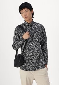 Selected Homme SLHSLIM PERFORMANCE SHIRT - Srajca - black paisley
