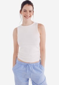 Top - white
