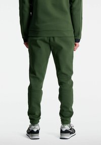 New Balance R W TECH - Pantaloni sportivi - kombu