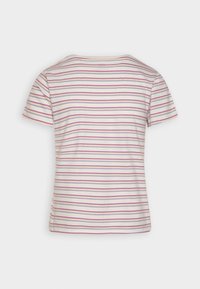 Stribet kortærmet T-shirt i cremefarve med vandrette lyserøde og lilla striber, rund halsudskæring og blød bomuldsstof. Ingen synlige logoer.