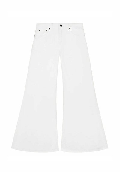 Vita utsvängda jeans i denim, med knappgylft stängning, fem fickor och svarta metallaccenter.