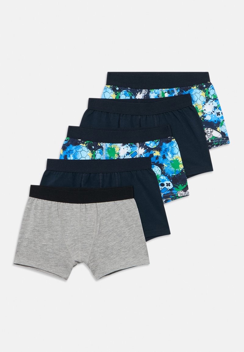 Cinco pares de bóxers para niños: gris, marino y patrones coloridos con salpicaduras de azul y verde. Cinturillas elásticas en cada par. Material de algodón.