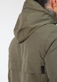 Redefined Rebel Lichte jas - olive