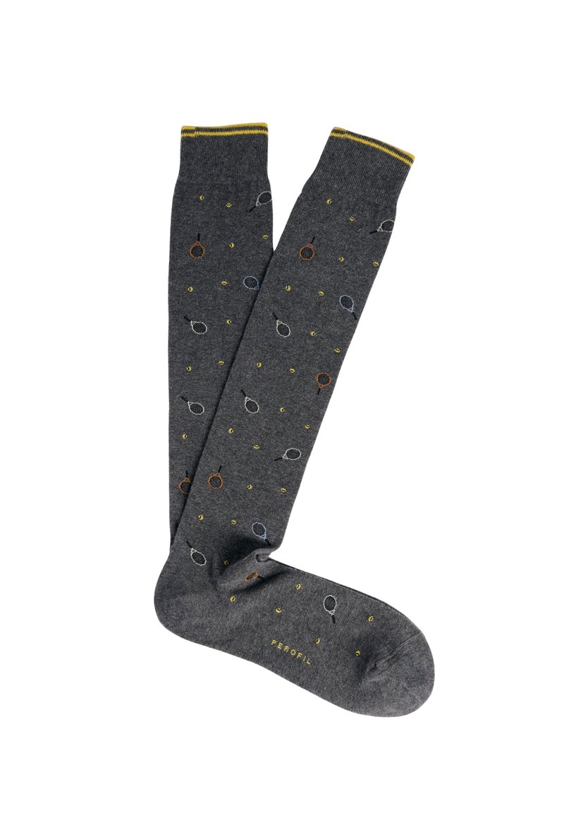 Calzini grigio scuro fino al ginocchio con motivi circolari multicolori e piccoli accenti decorativi. Cima a coste con dettaglio giallo a contrasto.