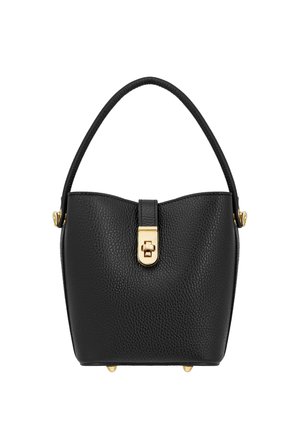 Schwarze strukturierte Lederhandtasche mit einem einzelnen oberen Griff, goldfarbenem Verschluss und goldenen Füßen auf weißem Hintergrund.