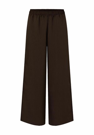 Tmavě hnědé široké kalhoty s tenkými vertikálními béžovými proužky a elastickým pasem, zobrazené na bílém pozadí.