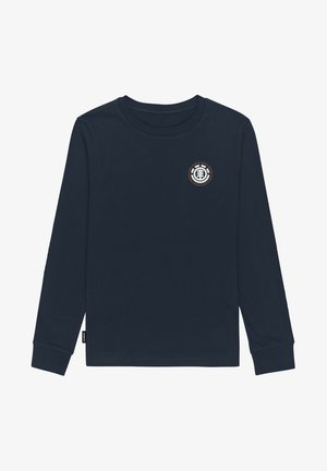 Granatowa koszula z długim rękawem z małym okrągłym logo na lewej piersi, przedstawiającym symbol drzewa i tekst "Earth Wind Fire" wokół niego.