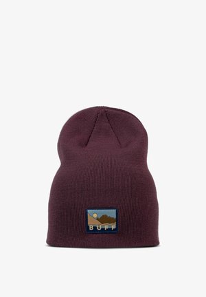 Bordeaux gestrickte Mütze mit einer konischen Form. Verfügt über ein genähtes Patch, das Berge und Sonne zeigt, mit dem Schriftzug "BUFF" in Blockbuchstaben auf einem rechteckigen Hintergrund.