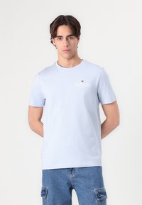 Tommy Hilfiger STACK TEE UNISEX - Print T-shirt - breezy blue