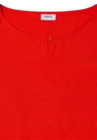 Rote kurzärmlige Bluse von CECIL mit Rundhalsausschnitt und einem Knopf vorne. Glattes Stoffmaterial in einfarbig.