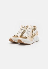 MICHAEL Michael Kors DARBY WEDGE TRAINER - Baskets basses - pale gold