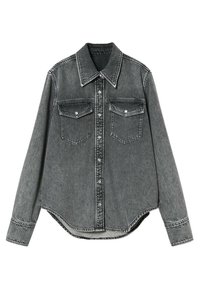 Chemise en denim gris à manches longues, col western classique, deux poches poitrine, fermeture boutonnée devant et ourlet arrondi. Détails cousus.