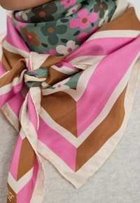 INES DE LA FRESSANGE LEWIS EN MOTIF À FLEURS - Foulard - f flower pink