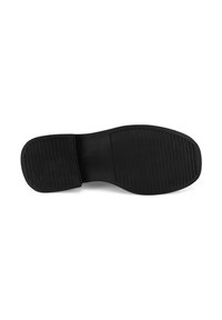 Zwarte rubberen zool met een textuurpatroon voor grip, met horizontale en verticale groeven voor tractie en stabiliteit.