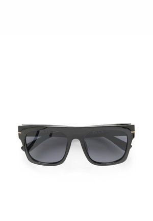 Lunettes de soleil rectangulaires noires avec des verres gris foncé. Fini brillant avec des accents dorés sur les branches et un design de monture robuste.