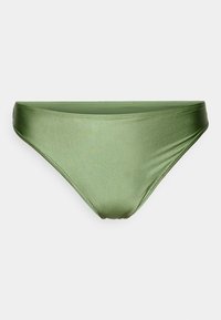 Parte inferiore di bikini verde realizzata in tessuto liscio e lucido. Presenta un taglio a vita bassa con una fascia in vita senza cuciture e un design a copertura minima.