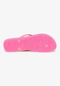 Roze rubberen flip-flop zool met een gestructureerd visgraatpatroon en gegraveerde "VEGAN" lettertype. Lichtgewicht en flexibele ontwerp.