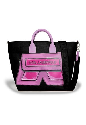 Zwarte draagtas met roze Karl Lagerfeld-handgreep en ontwerp op de voorkant, voorzien van een afneembare zwarte schouderriem met zilverkleurige hardware.